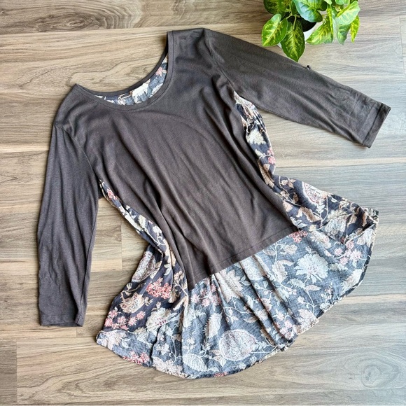 Altar'd State Gray Floral Hi Low Oversized 3/4 Sleeve Mixed Media Tunic  Size S - Picture 12 of 15